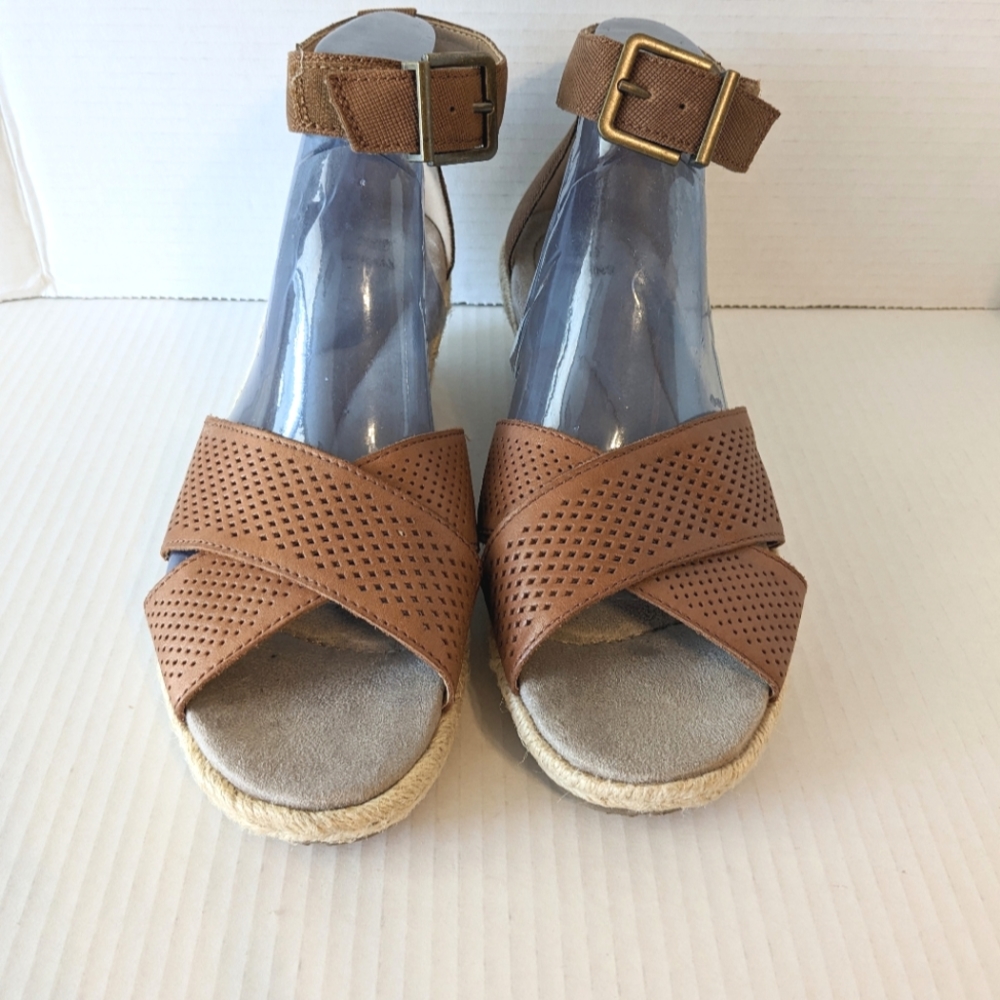 Earth Origin Shoes size 10m